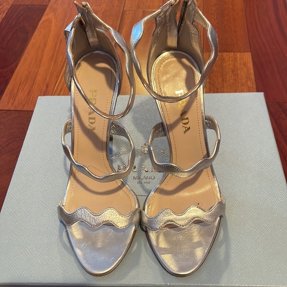 Prada silver sandals size 36 - like new condition - Picture 2 of 8